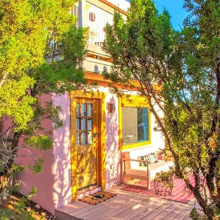 Vibrant Two-story For A Unique Glamping Getaway In Santa Fe, New Mexico Holiday home *